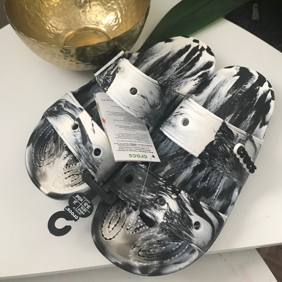 NWT Crocs Classic Slide Sandal Marbled Black/White - Picture 2 of 2